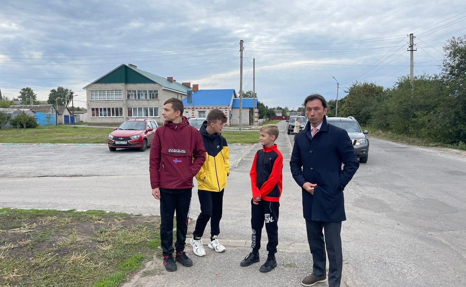 Максим Кавджарадзе в рамках поездки в регион посетил производственные предприятия в Тербунском и Воловском районах