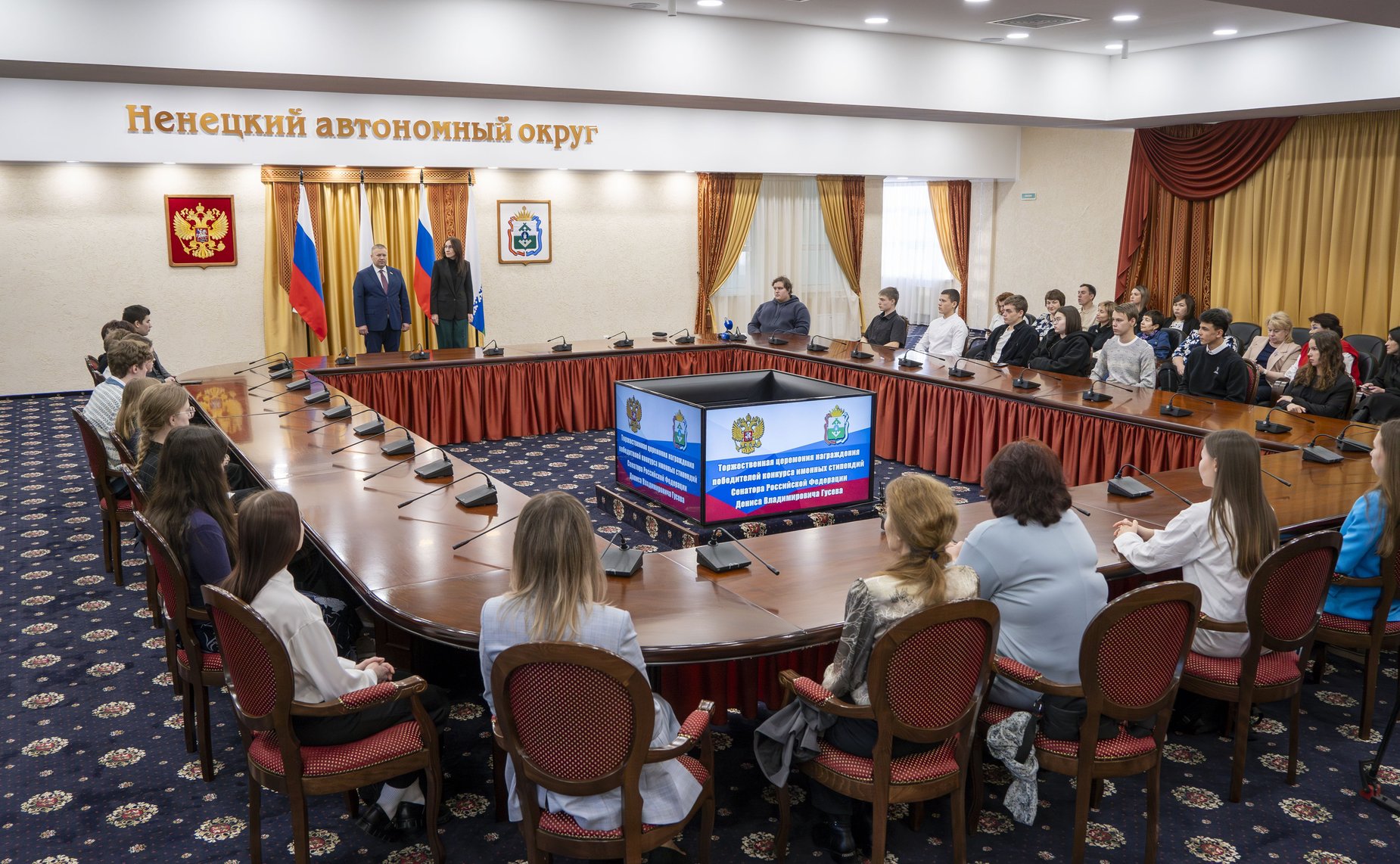 Денис Гусев вручил именные стипендии лучшим студентам учреждений профессионального образования Ненецкого АО