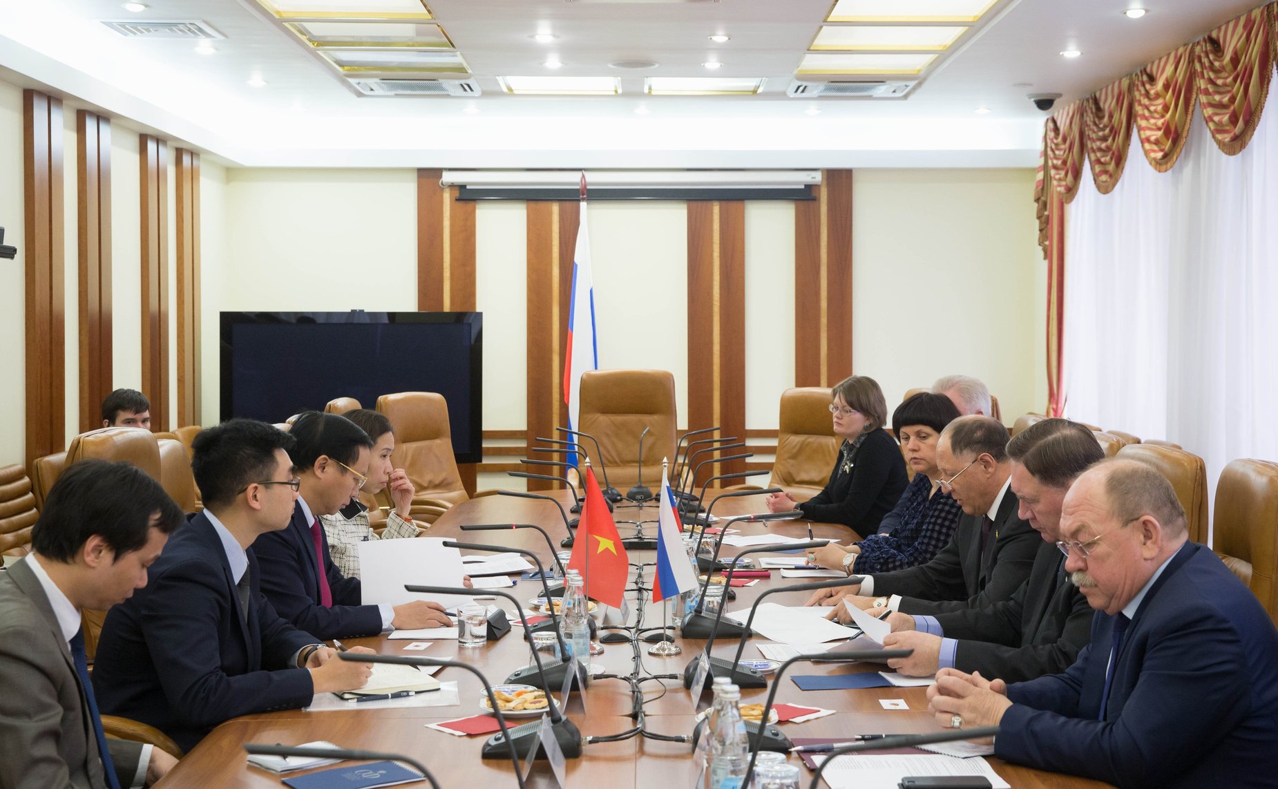 Встреча Виктора Абрамова с Чрезвычайным и Полномочным Послом Социалистической Республики Вьетнам в РФ Нго Дык Манем