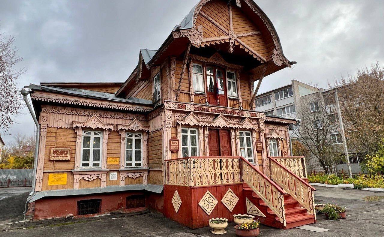 Анатолий Артамонов в рамках рабочей поездки в регион обсудил вопросы поддержки народных художественных промыслов в регионе