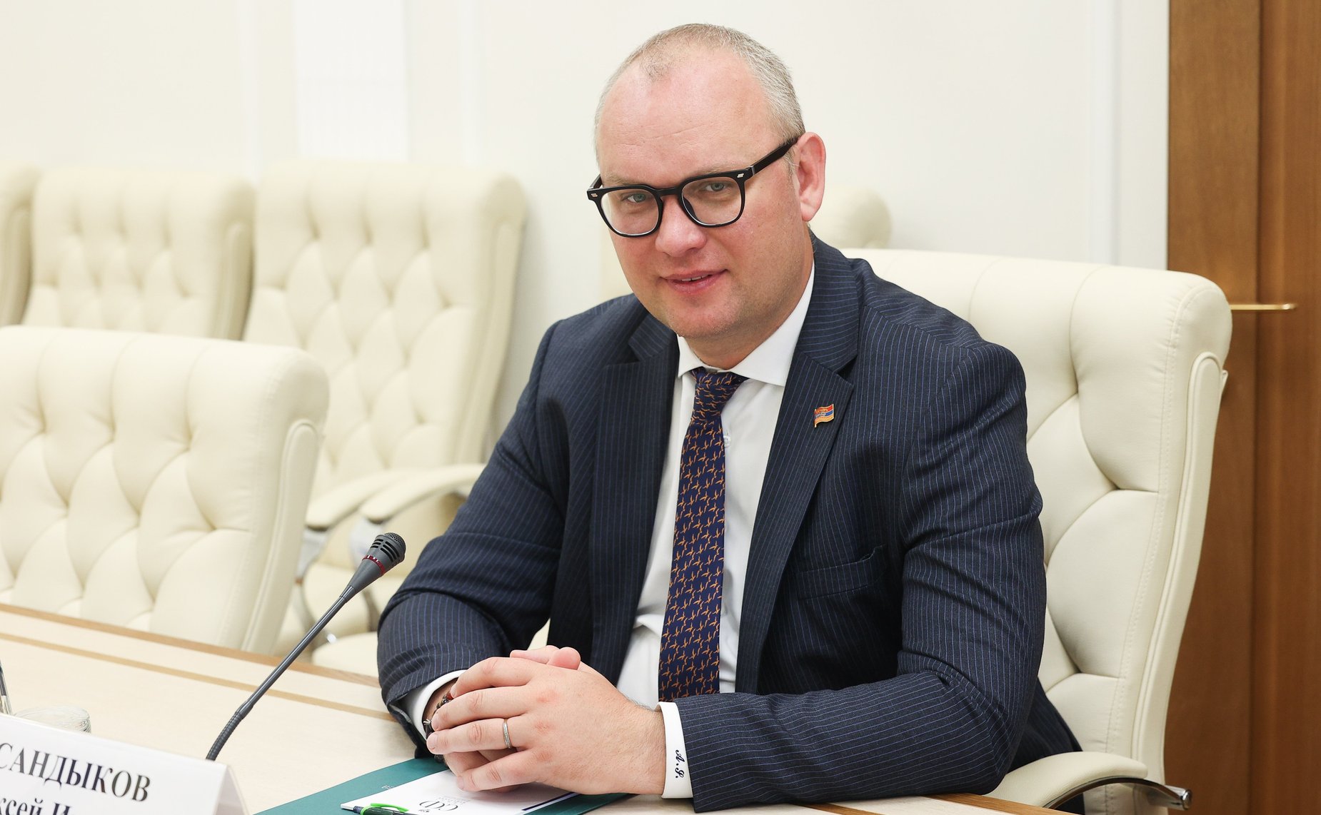 Встреча первого заместителя председателя Комитета СФ по социальной политике Александра Варфоломеева с депутатом Национального Собрания Республики Армения Алексеем Сандыковым