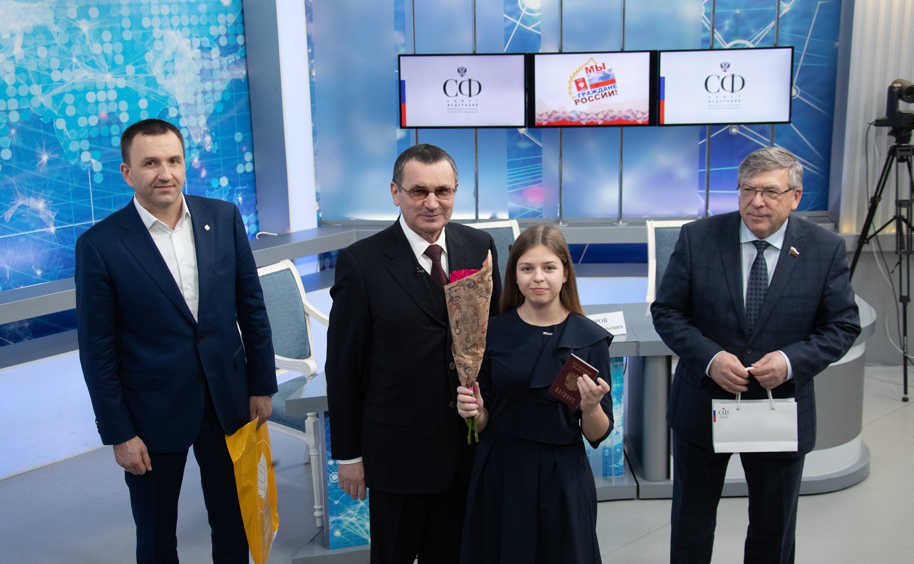 Церемония вручения паспортов в рамках проведения Всероссийской акции «Мы — граждане России!»