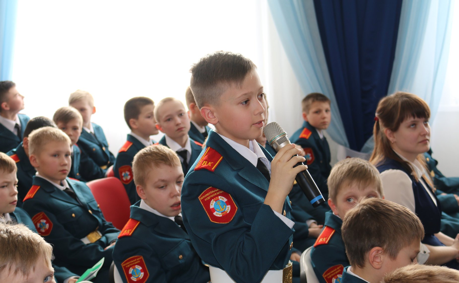 Ю. Воробьев и президент Федерации хоккея Московской области В. Каменский посетили Арктический спасательный центр «Вытегра»