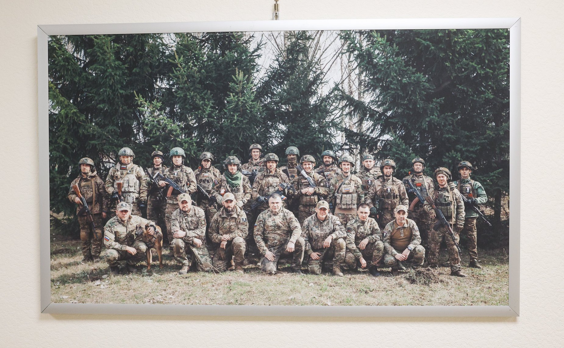 Торжественное награждение военнослужащих в рамках проведения открытия патриотической выставки фотографий военнослужащих Отдельной диверсионной штурмовой бригады «Ветераны»