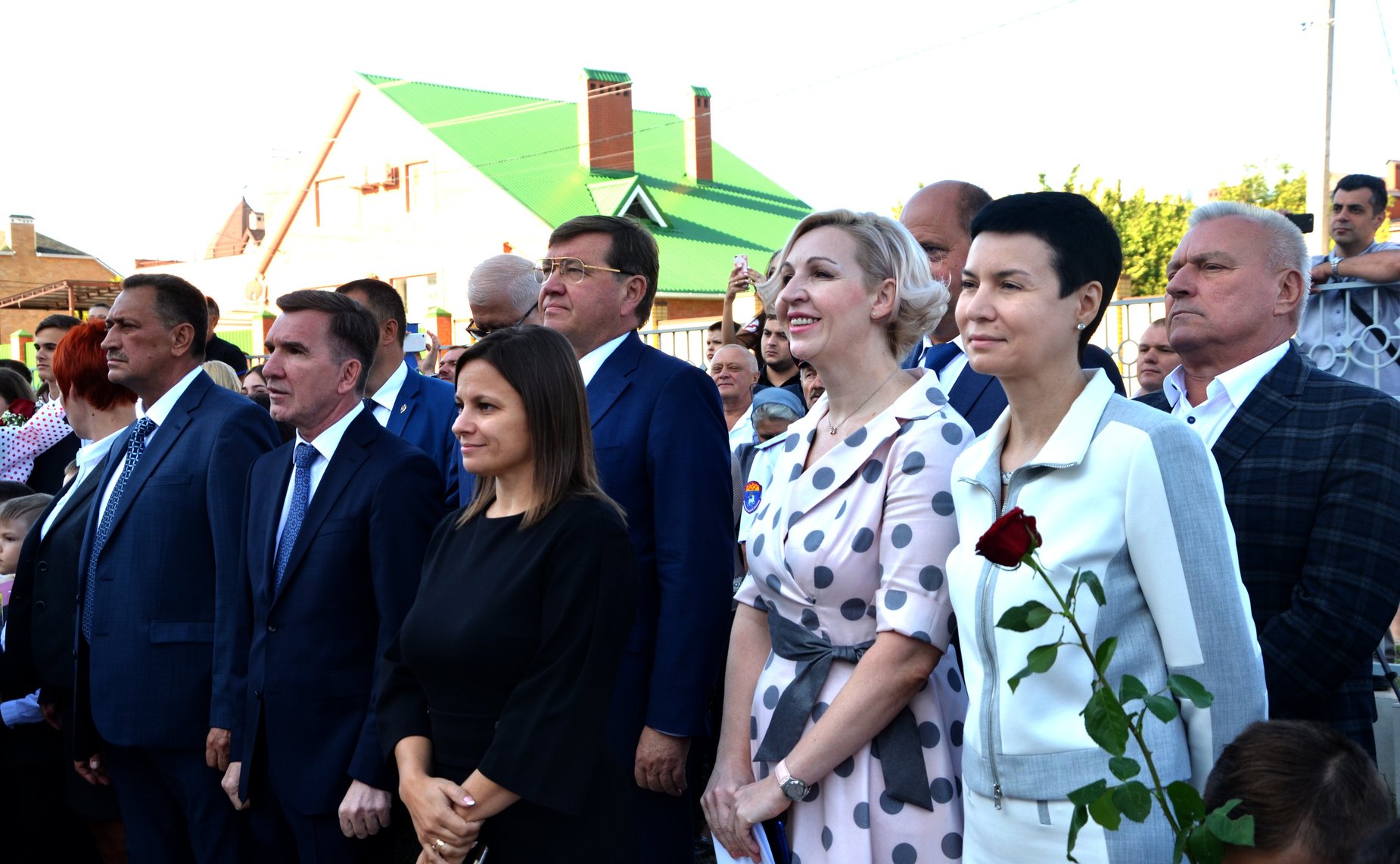 Ирина Рукавишникова приняла участие в церемонии открытия новой школы в пос. Янтарный Аксайского района