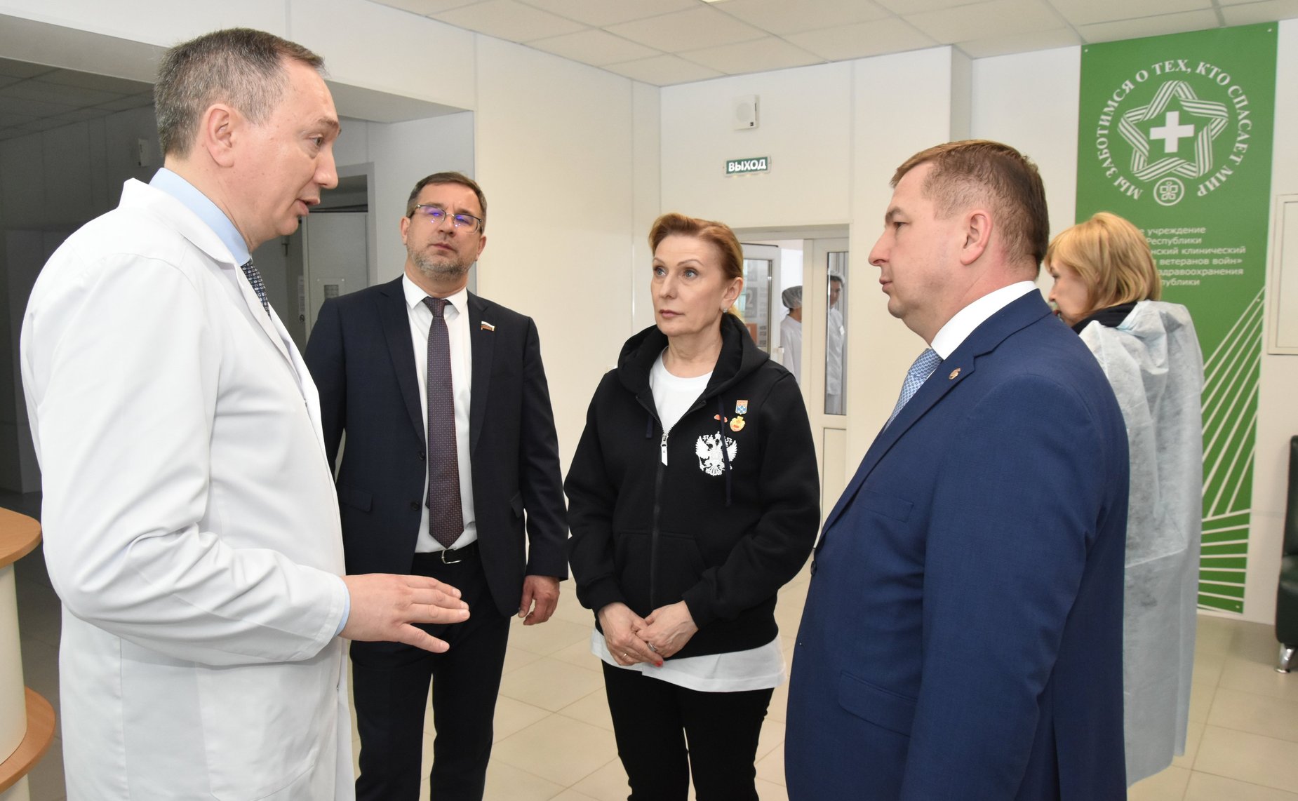 Сенаторы посетили Республиканский клинический госпиталь для ветеранов войн Минздрава Чувашии
