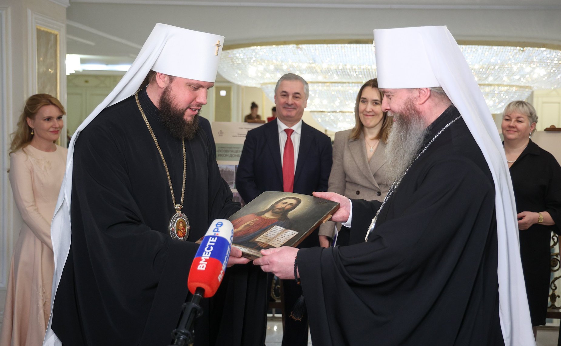 Выставка восстановленных икон Донбасса из Свято-Петропавловского кафедрального собора