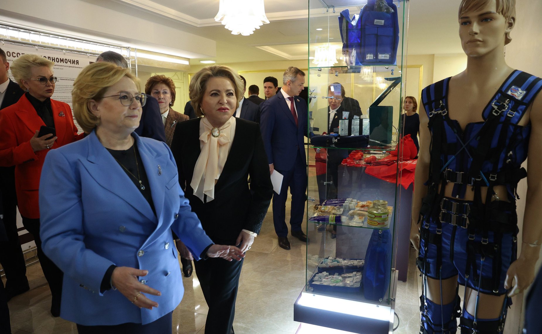 Валентина Матвиенко и Вероника Скворцова открыли выставку «ФМБА России: история, современность и будущее»