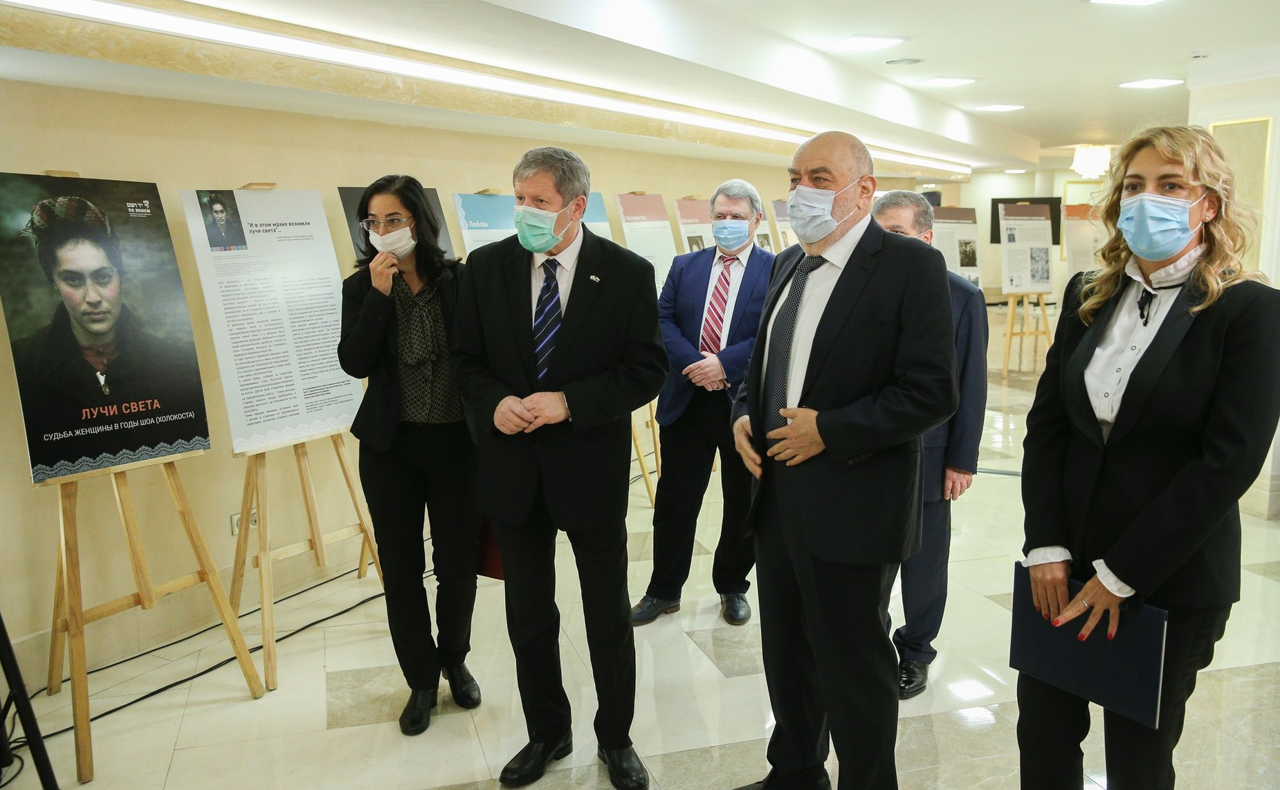 Открытие в Совете Федерации выставки «Лучи света: судьба женщины в годы Холокоста»