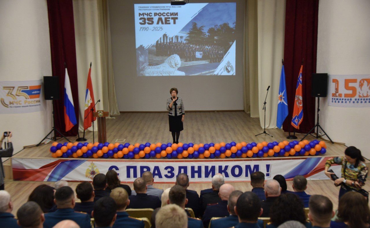 Екатерина Алтабаева поздравила сотрудников севастопольского МЧС с профессиональным праздником
