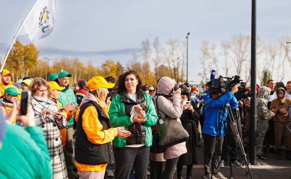 Александр Усс принял участие в высадке деревьев в экопарке «Юдинская долина»