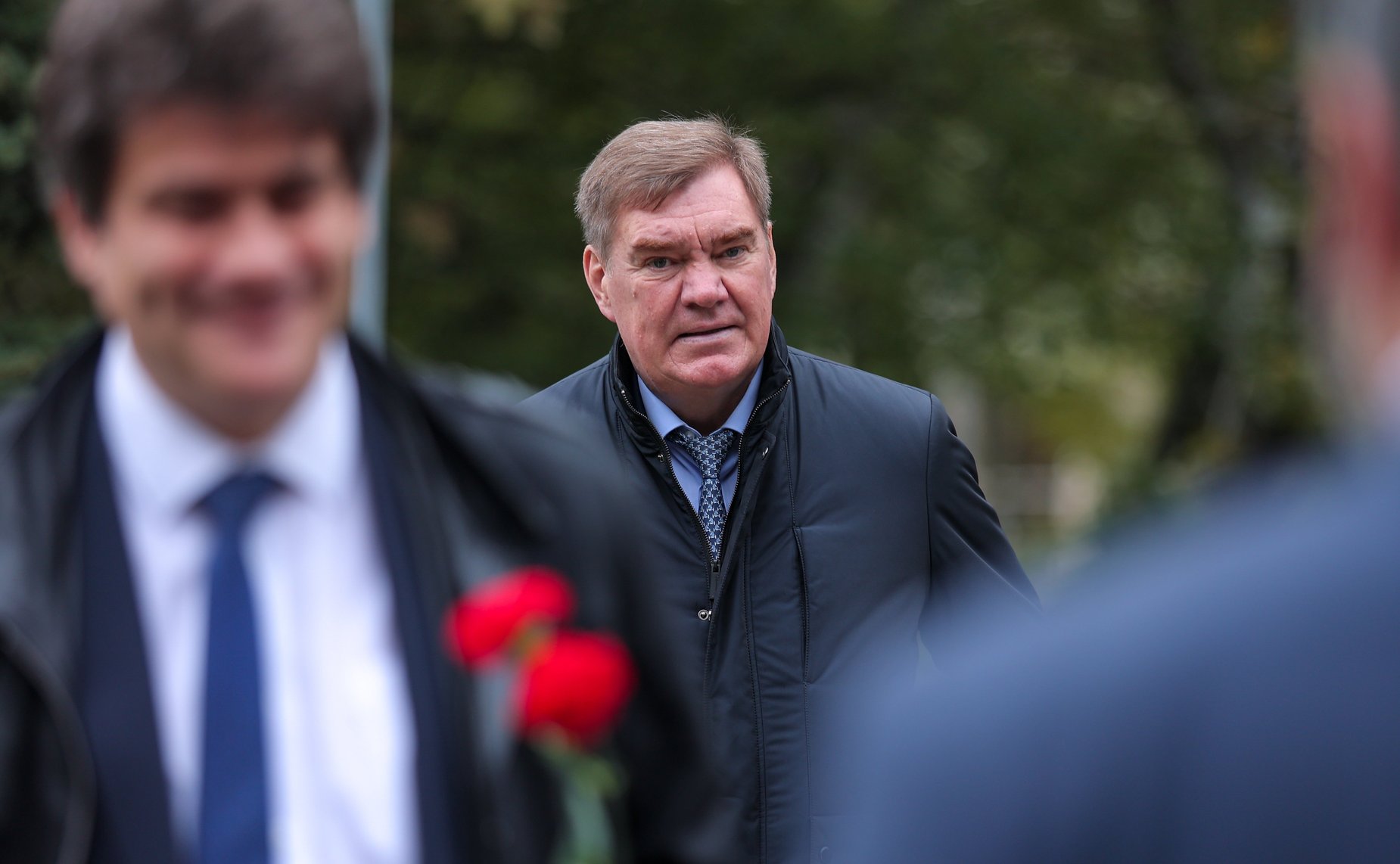 Сенаторы РФ возложили цветы к мемориалу Воину-освободителю в парке им. Ленинского комсомола в Махачкале (фото пресс-служба Министерства экономики и территориального развития Республики Дагестан)