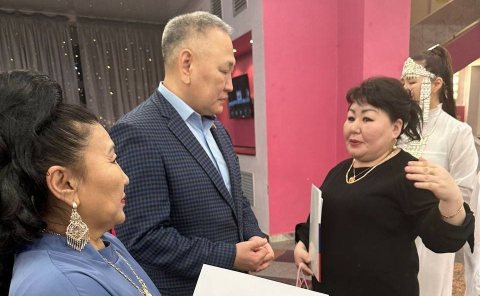 Сахамин Афанасьев поддержал юных земляков на гала-концерте финалистов конкурса «Рождественские звезды»