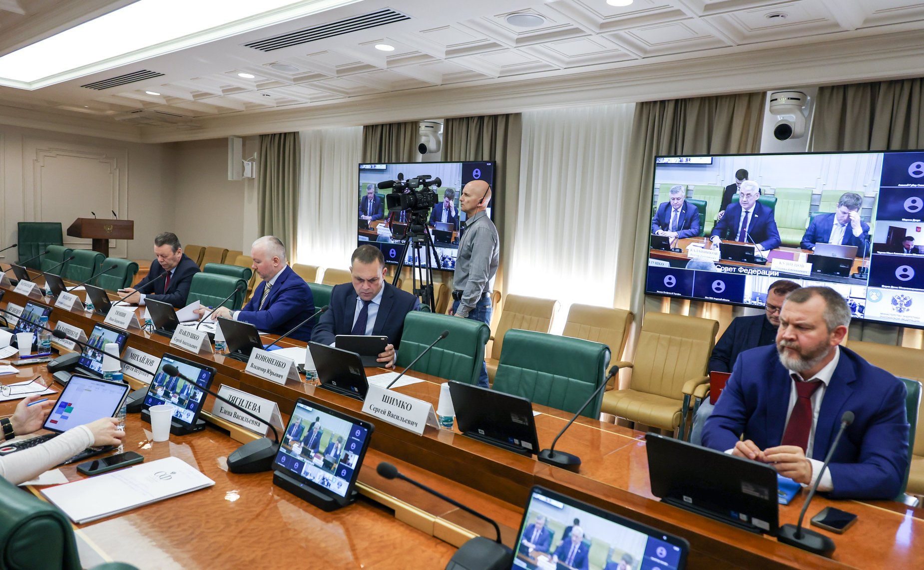 Круглый стол на тему «Сбалансированное развитие энергетического комплекса на территории Дальневосточного федерального округа с учетом перехода на механизмы конкурентного рынка в условиях роста спроса на электрическую энергию»