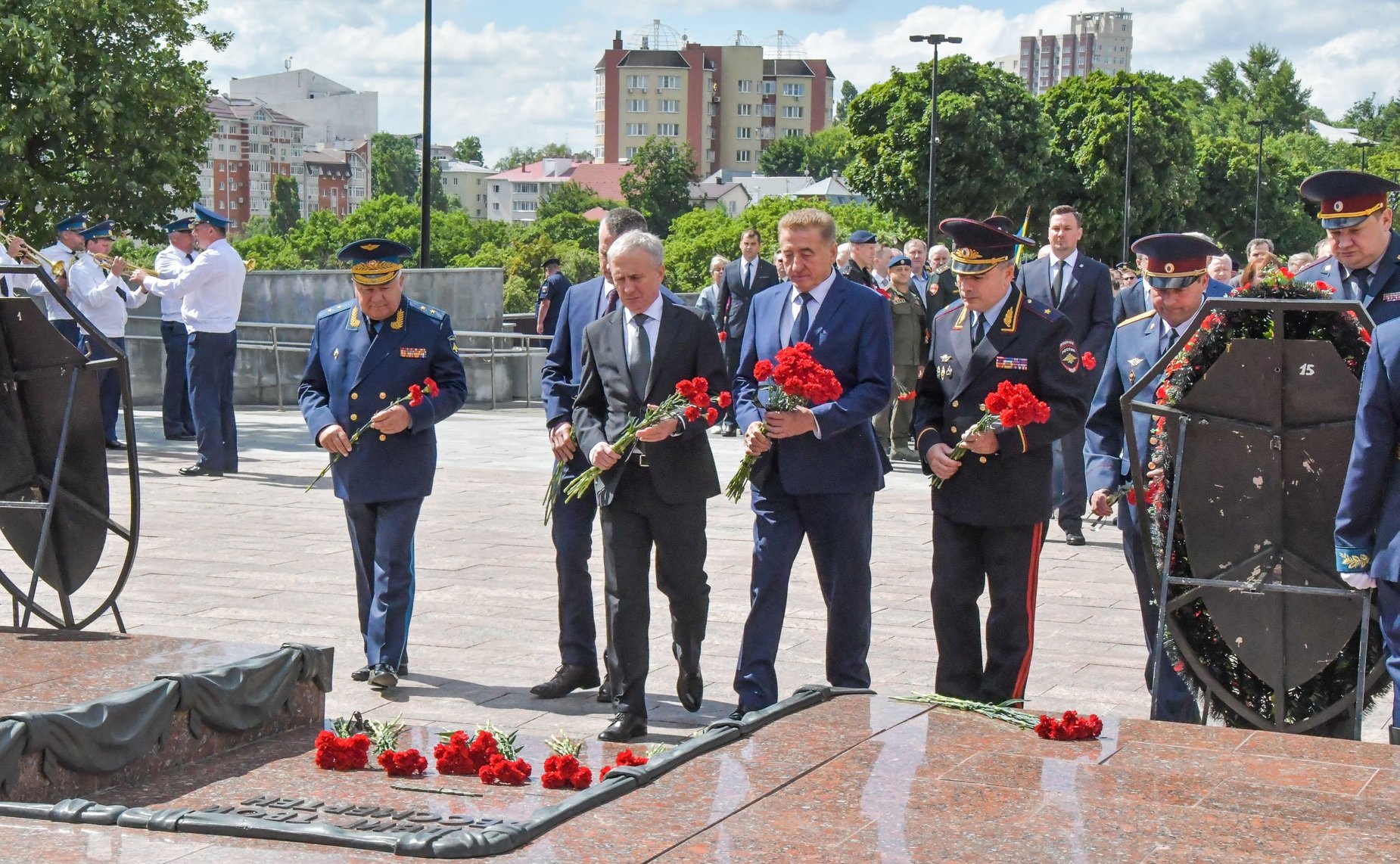 Сергей Лукин почтил память воинов, павших в Великой Отечественной войне