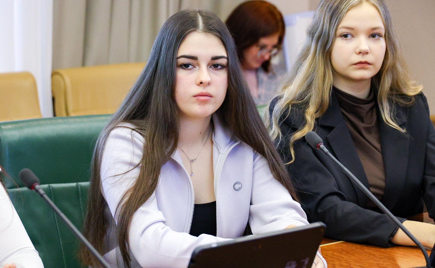 Наталья Комарова провела встречу с учащимися 10–11 класса