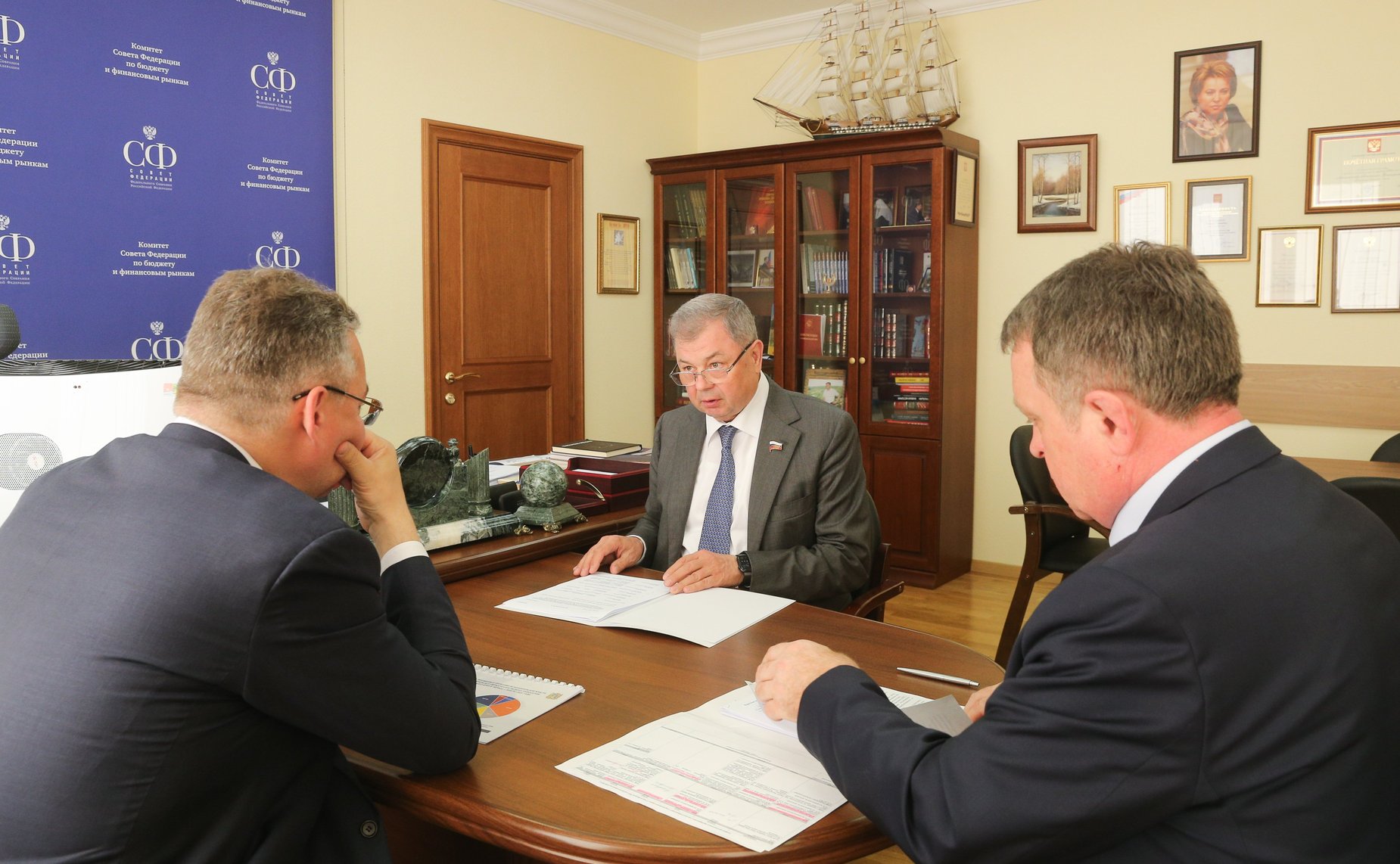 Анатолий Артамонов провел рабочую встречу с Владимиром Владимировым