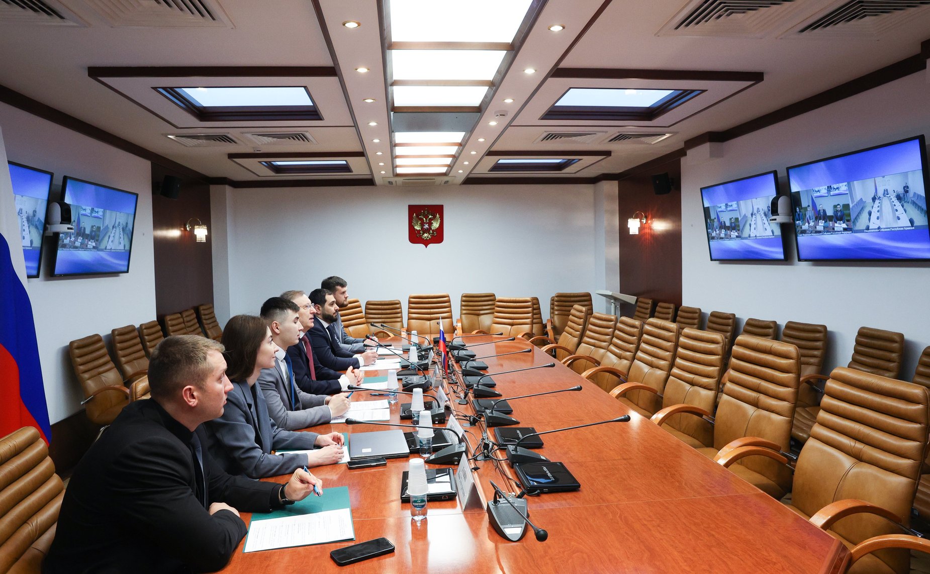 Встреча первого заместителя председателя Комитета СФ по социальной политике Александра Варфоломеева и членов Палаты молодых законодателей при Совете Федерации с депутатами Национального Собрания Республики Армения
