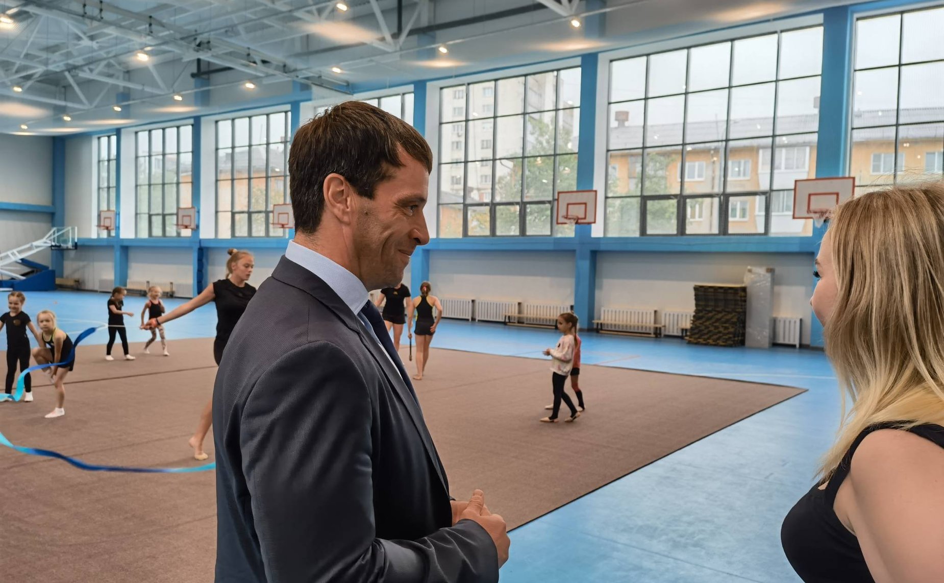 Эдуард Исаков осмотрел территорию гимназии №40 города Екатеринбурга