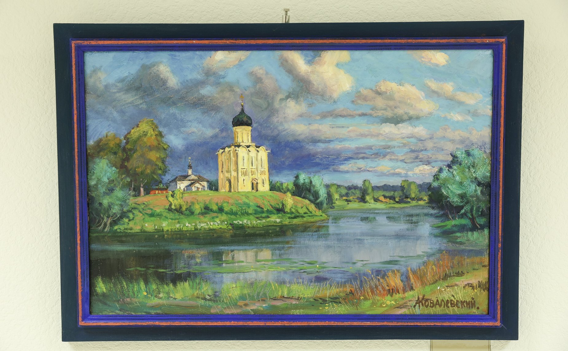 Дина Оюн открыла в верхней палате парламента выставку живописи московского художника Андрея Ковалевского «Мир на палитре»