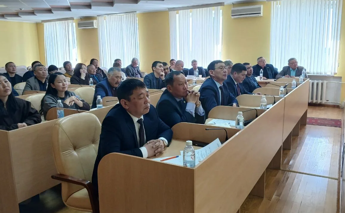 Баир Жамсуев принял участие в совещании в поселке Агинское, на котором обсуждался вопрос создания межрегионального промышленного кластера по переработке овечьей шерсти