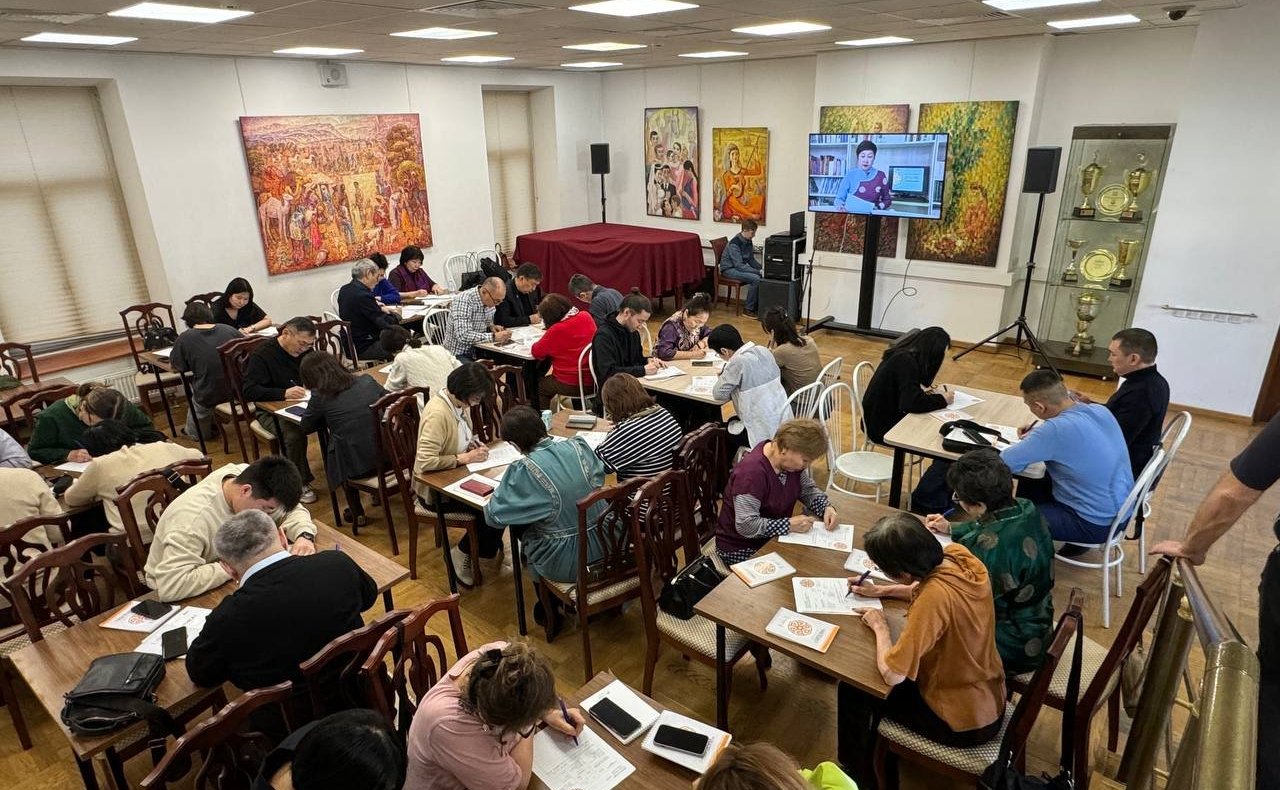 Баир Жамсуев принял участие во Всемирной социально значимой акции – Всебурятском диктанте «Эрдэм»