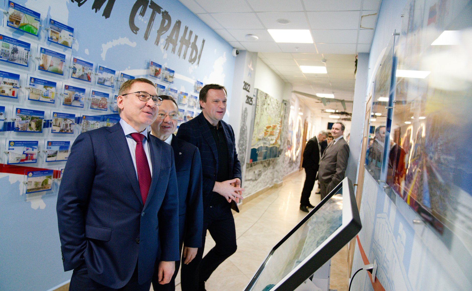 Владимир Якушев провел рабочую встречу с Министром строительства и жилищно-коммунального хозяйства РФ Иреком Файзуллиным и председателем Комитета ГД по строительству и ЖКХ Сергеем Пахомовым