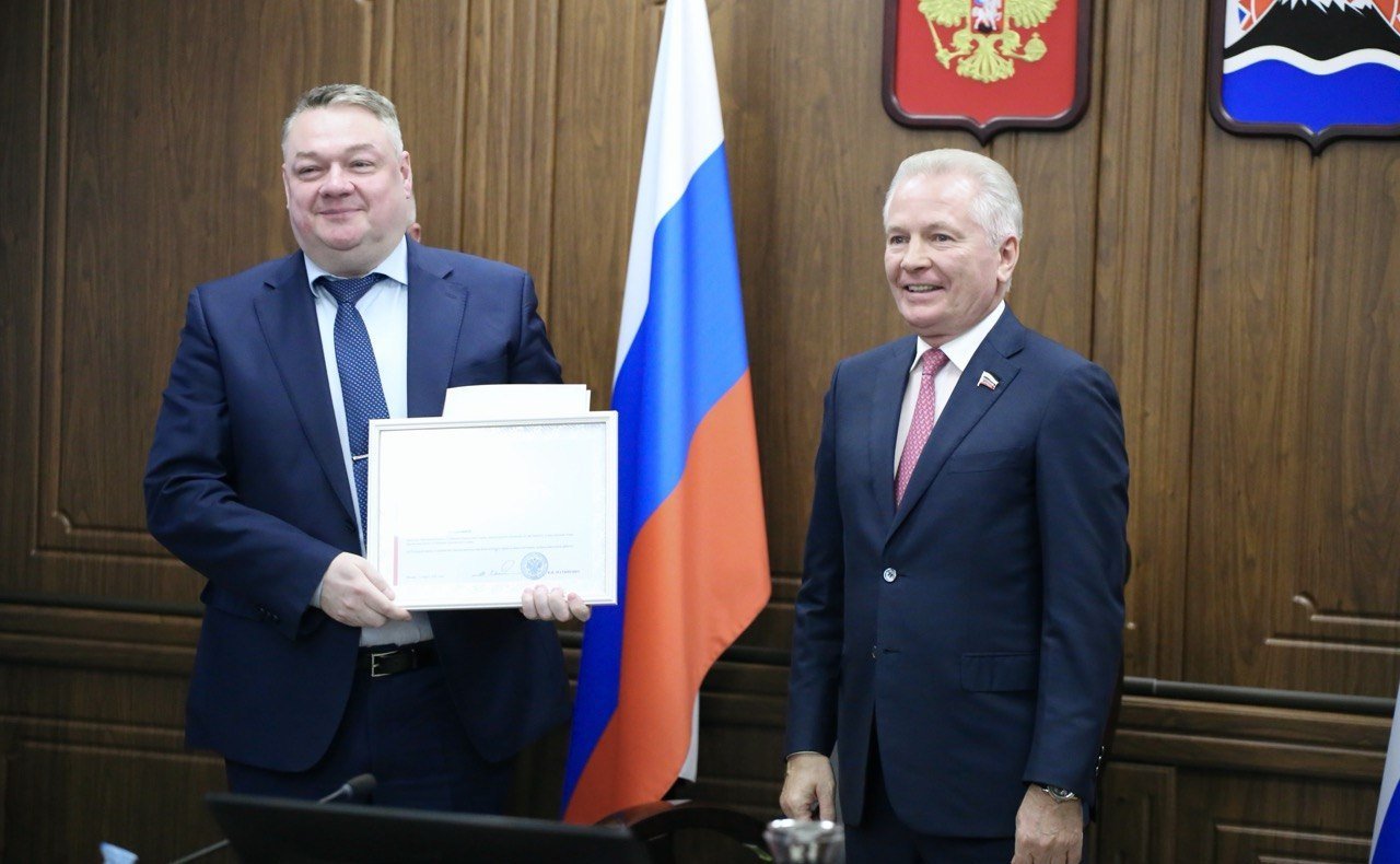 Валерий Пономарев поздравил депутатов и жителей региона с Днем камчатского парламентаризма