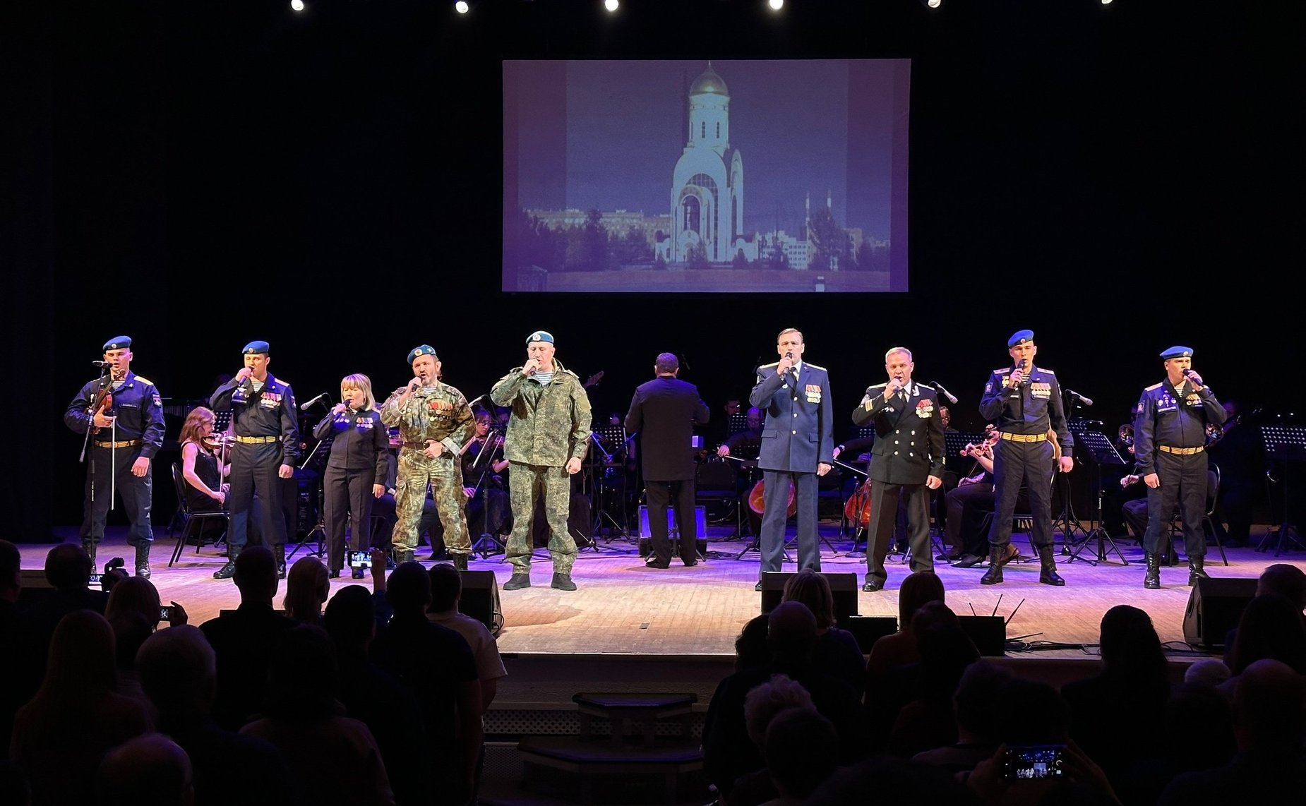 Игорь Мурог поздравил ансамбль Рязанского воздушно-десантного училища «Крылатая пехота» с 30-летием