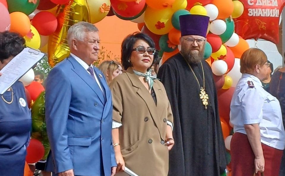 Сергей Михайлов поздравил с Днем знаний педагогов и учеников школы №63 поселка Чернышевск