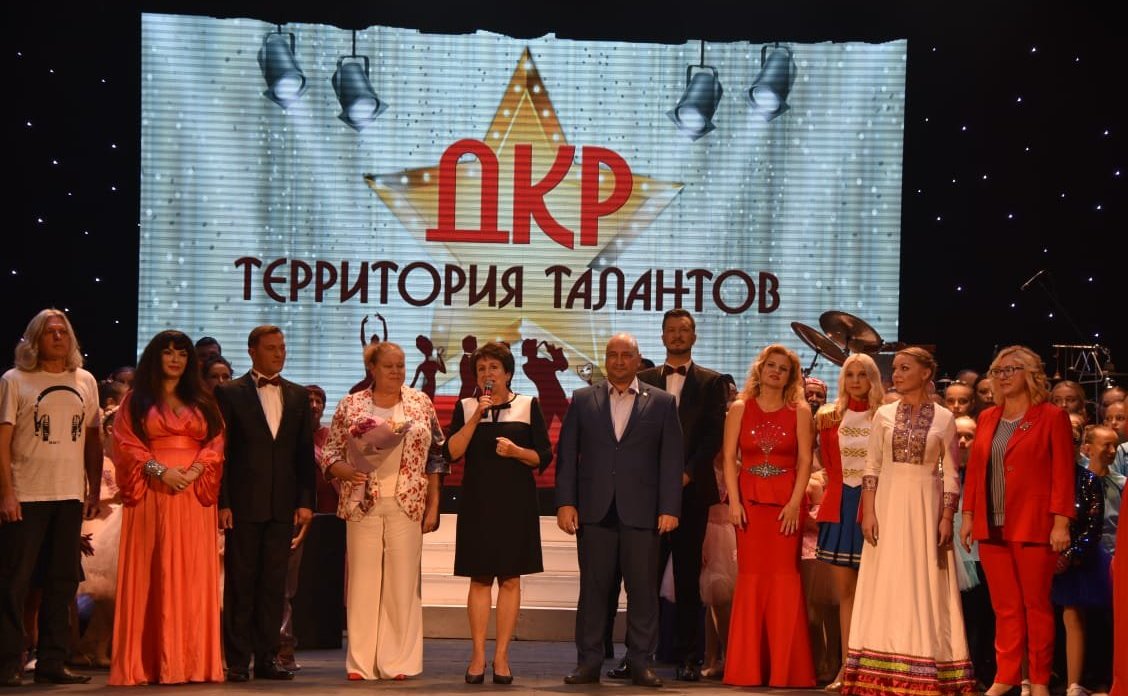 Екатерина Алтабаева вручила благодарности Председателя СФ севастопольскому коллективу ДКР