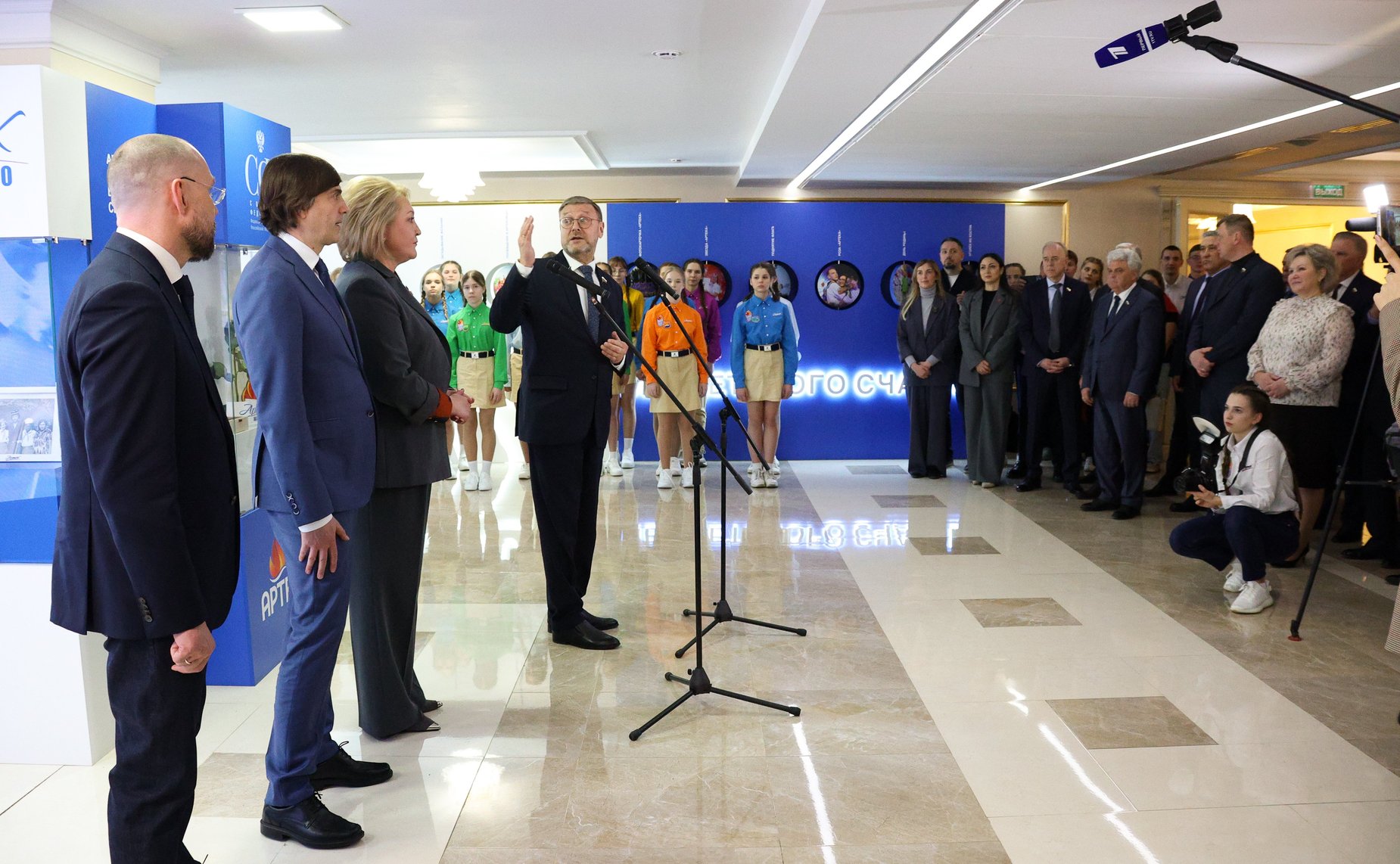 В Совете Федерации открылась выставка «Артек – сто лет детского счастья»