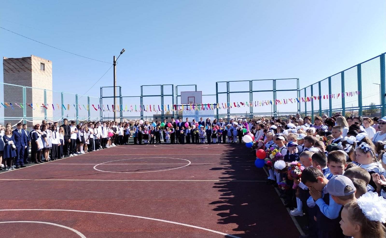 Сергей Михайлов принял участие в торжественных линейках, посвящённых Дню знаний, в школах сел Нижний Цасучей и Верхний Цасучей