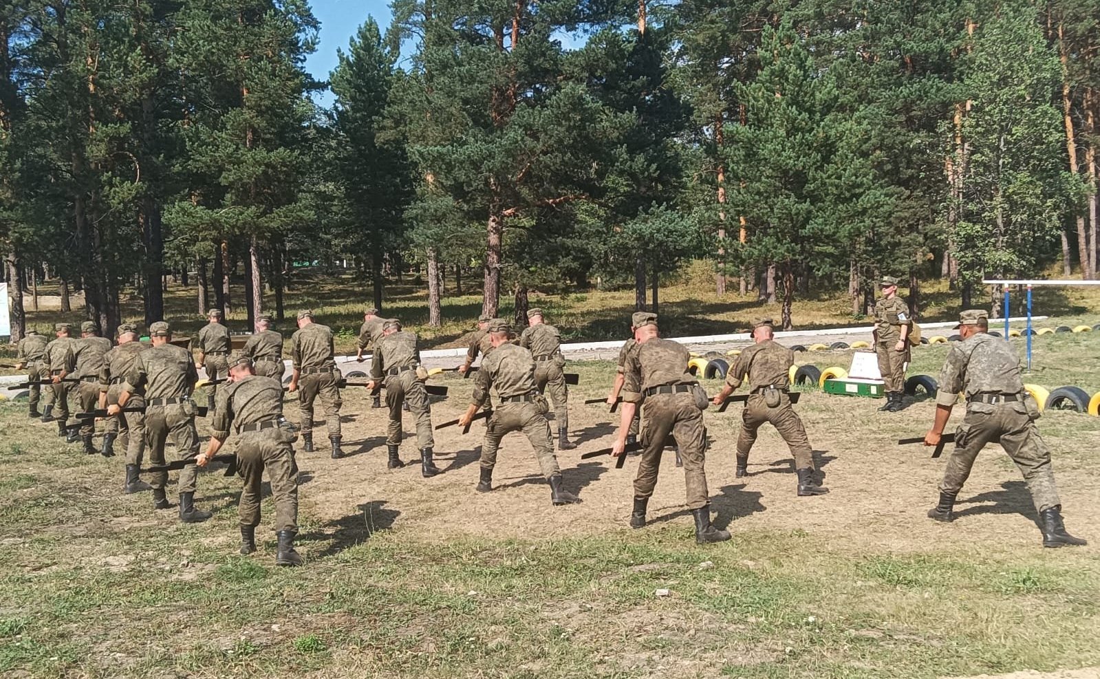 Сергей Рябухин в ходе рабочей поездки в регион посетил учебный центр войск связи Ульяновского гарнизона