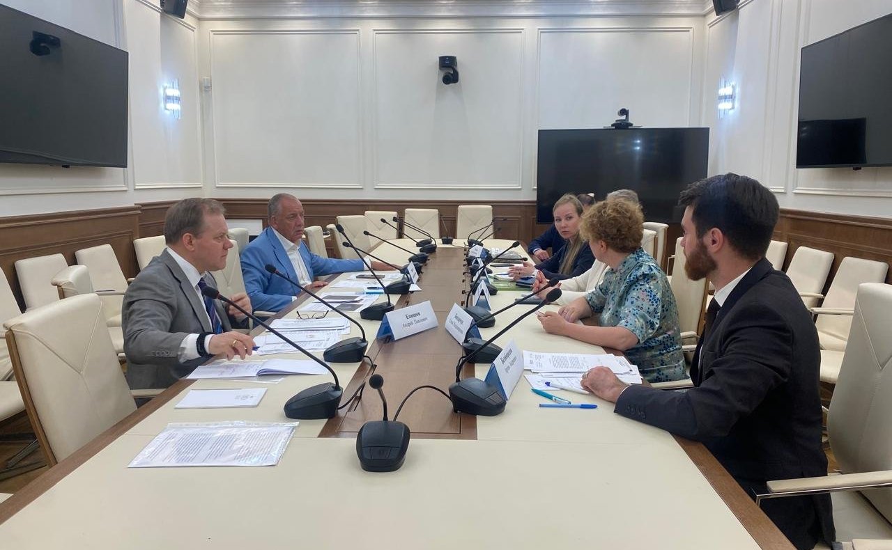 Сергей Митин провел рабочее совещание, темой которого стали перспективы применения современных технологий для переработки побочных продуктов животноводства