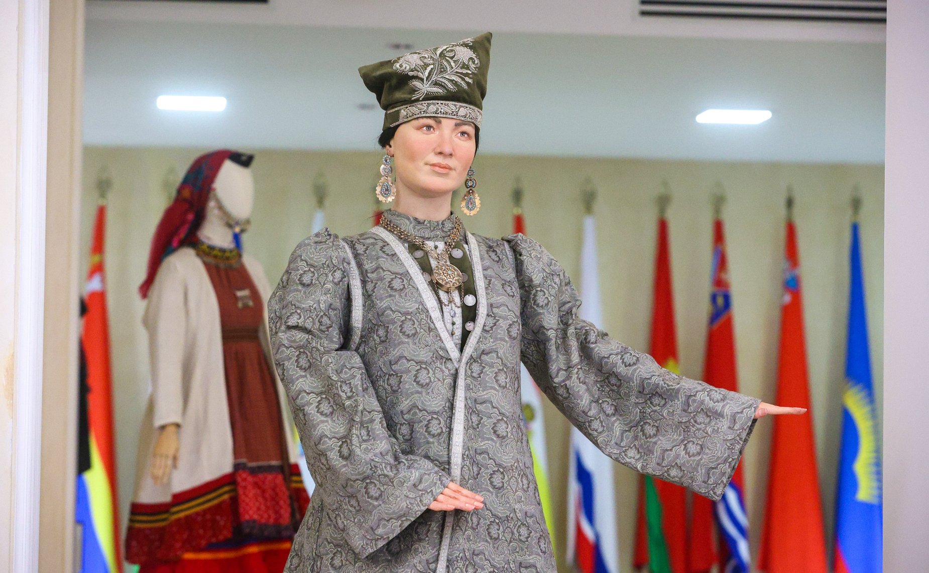 В Совете Федерации открылась выставка «Традиционные женские образы России»