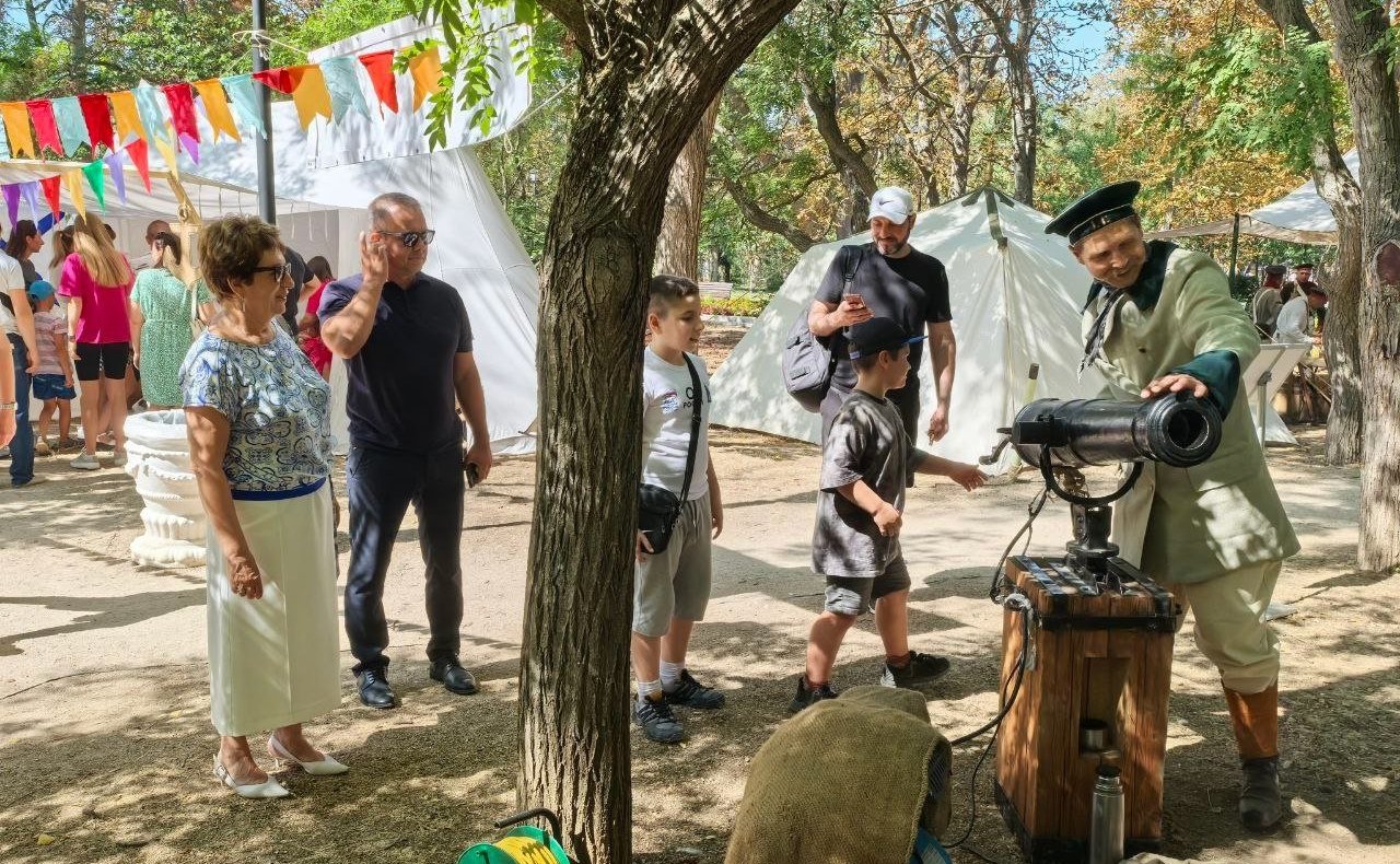 Екатерина Алтабаева посетила фестиваль «Русская Троя» на Малаховом кургане, организованный Музеем-заповедником героической обороны и освобождения Севастополя