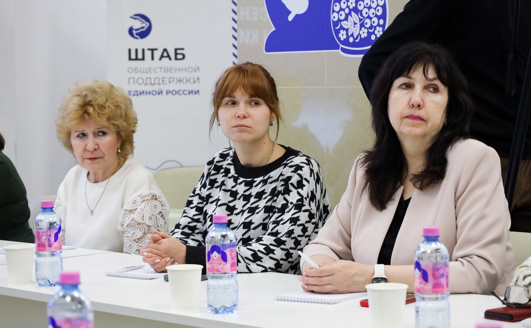 Сенаторы посетили штаб общественной поддержки партии «Единая Россия»