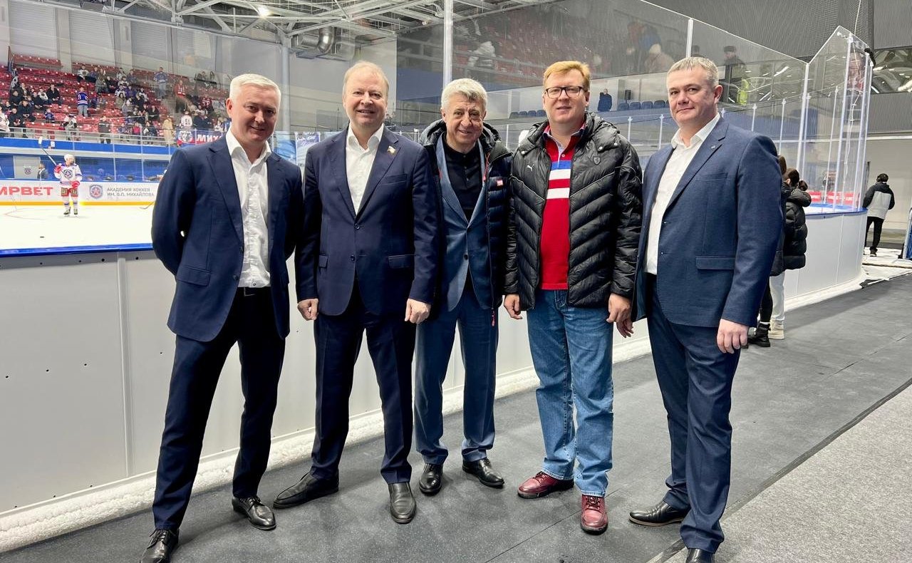 Виктор Шептий проверил обновленный Ледовый дворец спорта в Первоуральске