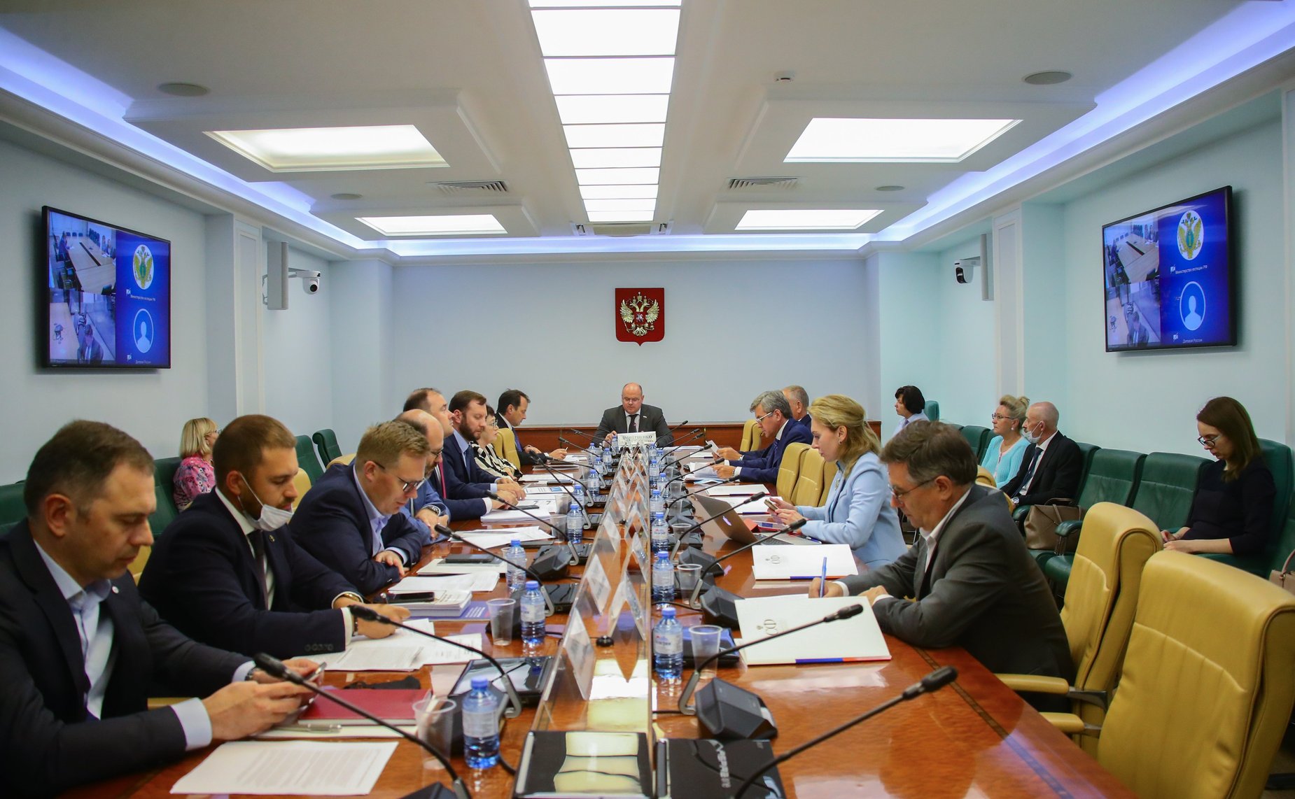 «Круглый стол» Комитета СФ по экономической политике на тему «О принимаемых ФАС мерах по созданию благоприятной конкурентной среды и защите предпринимательства в современных экономических условиях»