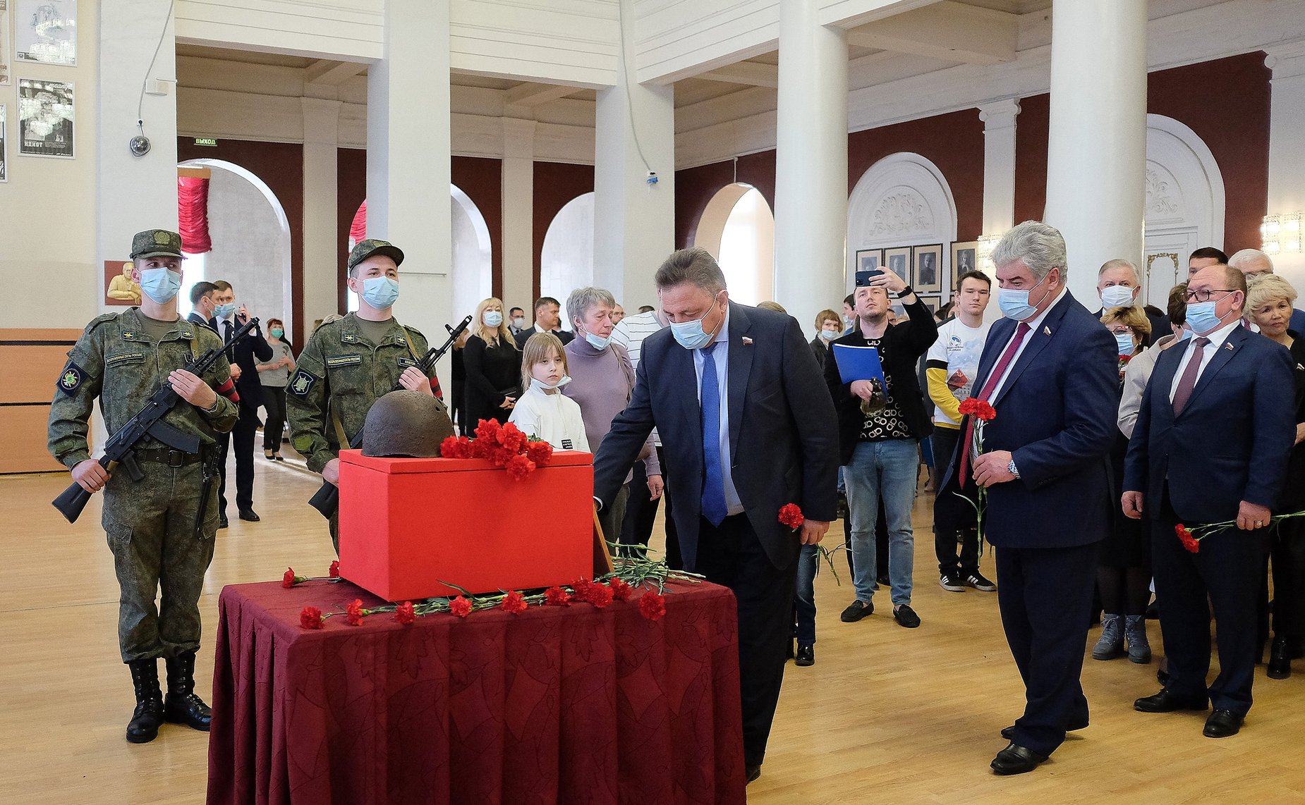 Сенаторы РФ приняли участие в мероприятии, посвященном памяти погибших воинов Великой Отечественной войны — уроженцев Кировской области