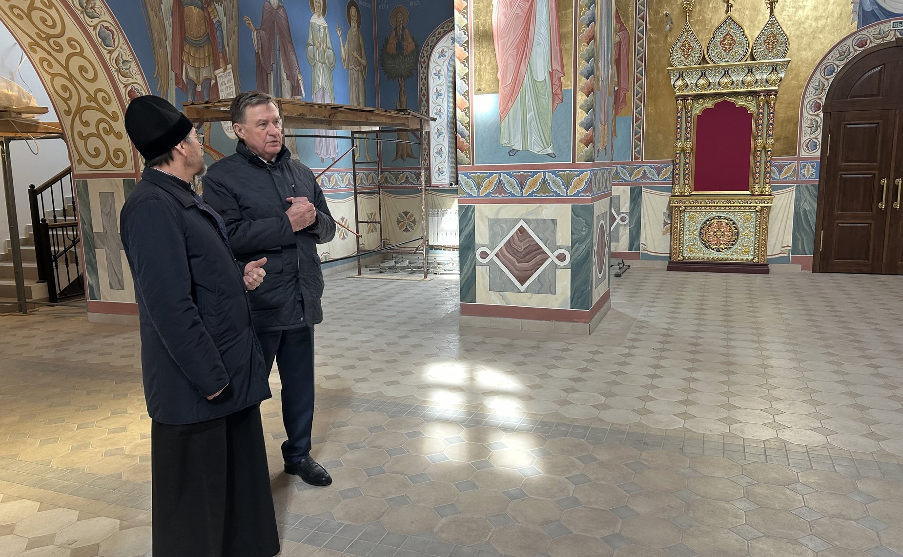 Сергей Рябухин в ходе рабочей поездки обсудил благоустройство строящегося храма