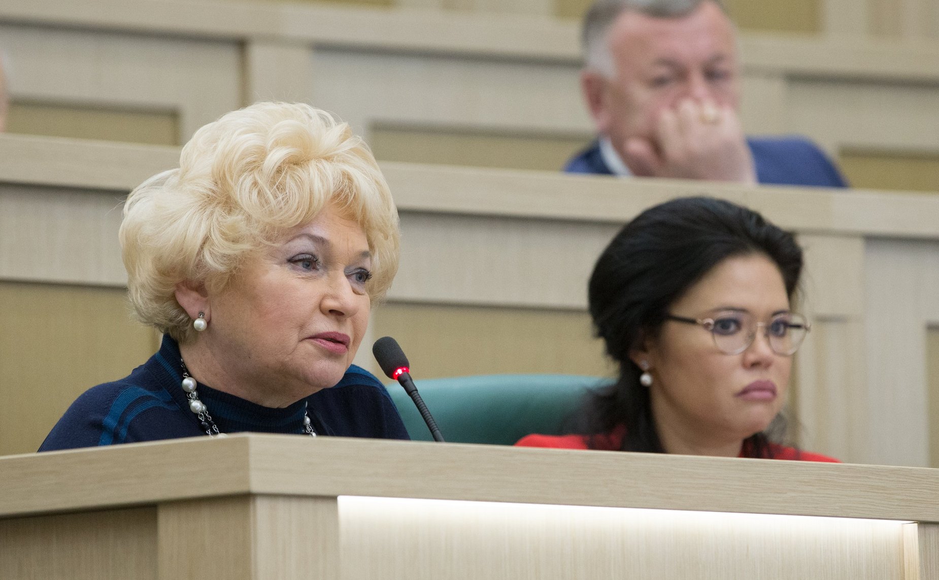 Л. Нарусова