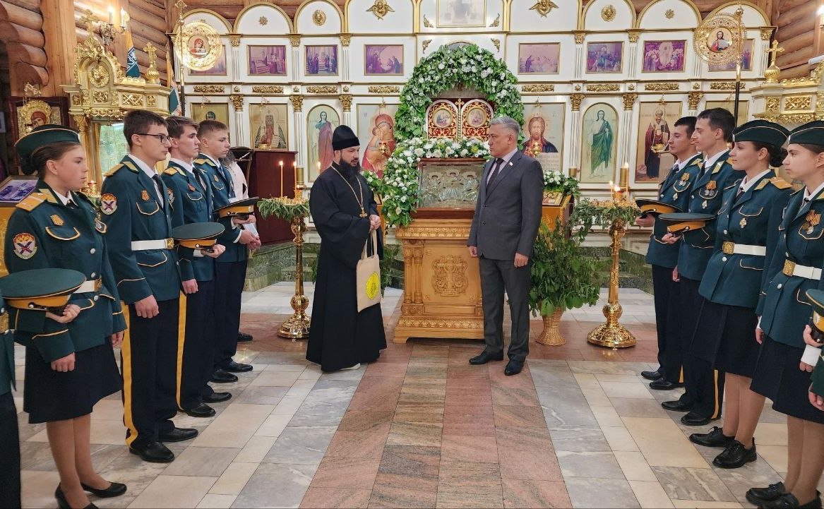 Юрий Валяев вручил Благодарственное письмо Комитета СФ войсковому священнику Уссурийского казачьего войска, настоятелю Свято-Никольского казачьего храма протоиерею Георгию Борисову