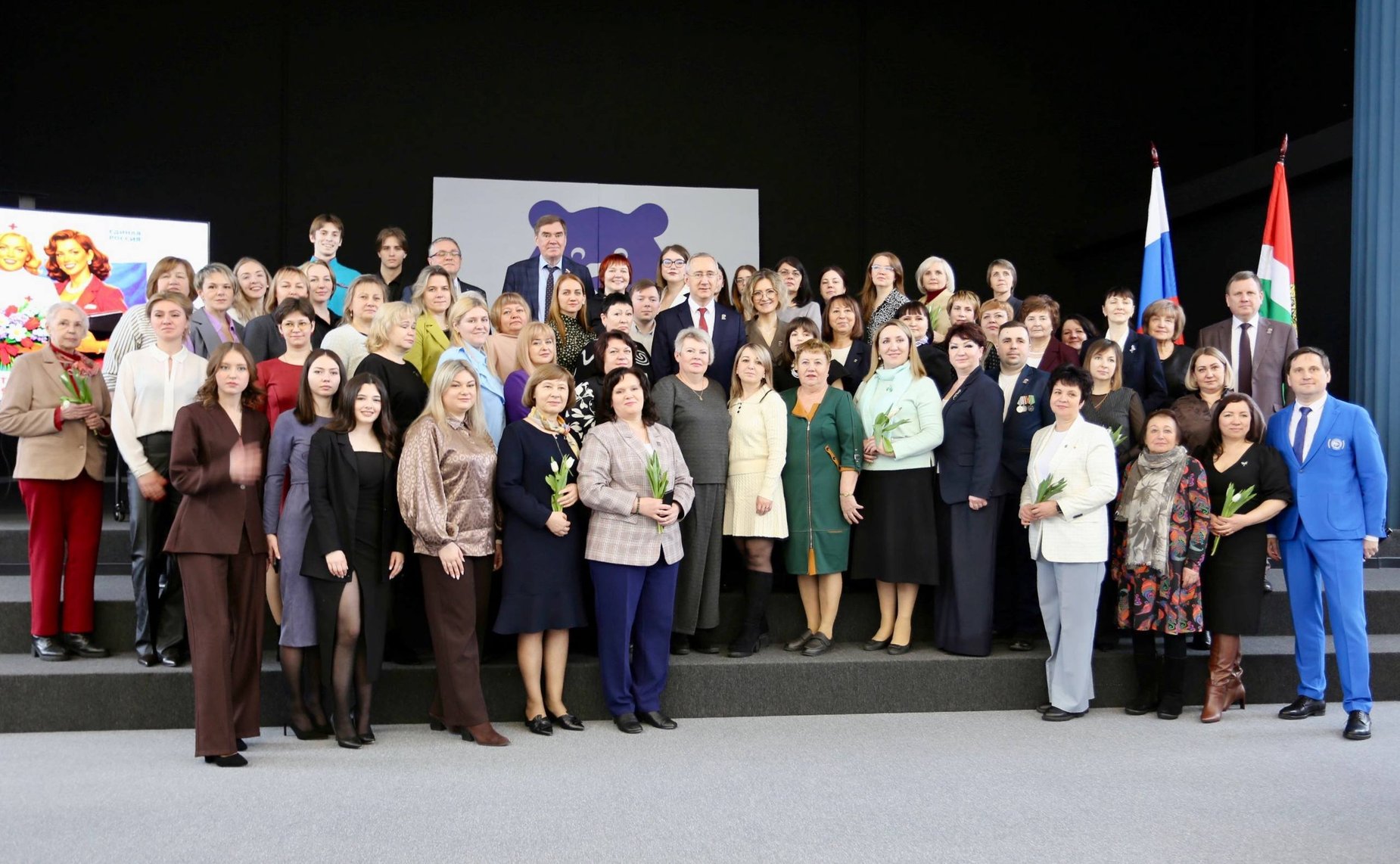 Александр Савин поздравил женщин Калужской области с 8 Марта