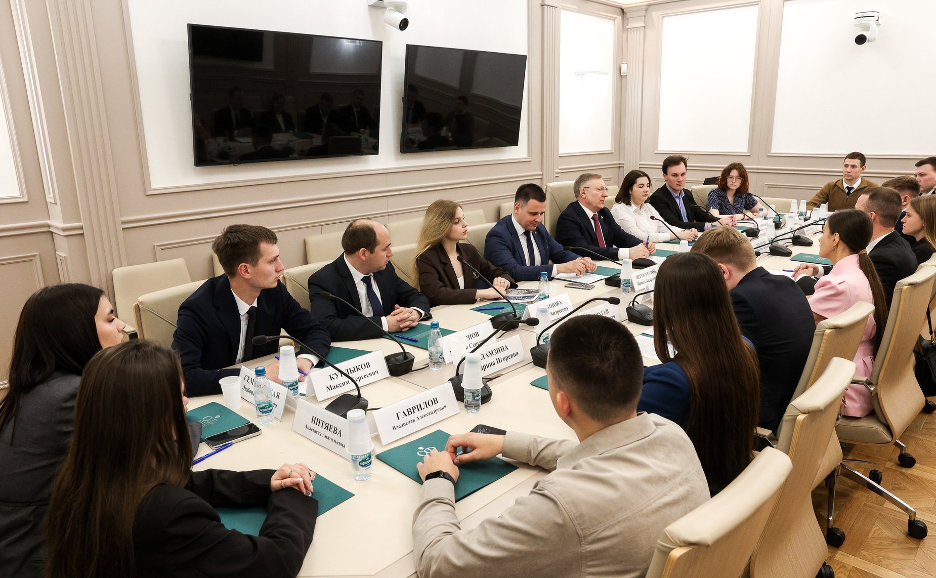 Встреча Александра Варфоломеева с членами молодежного парламента при Тульской областной Думе