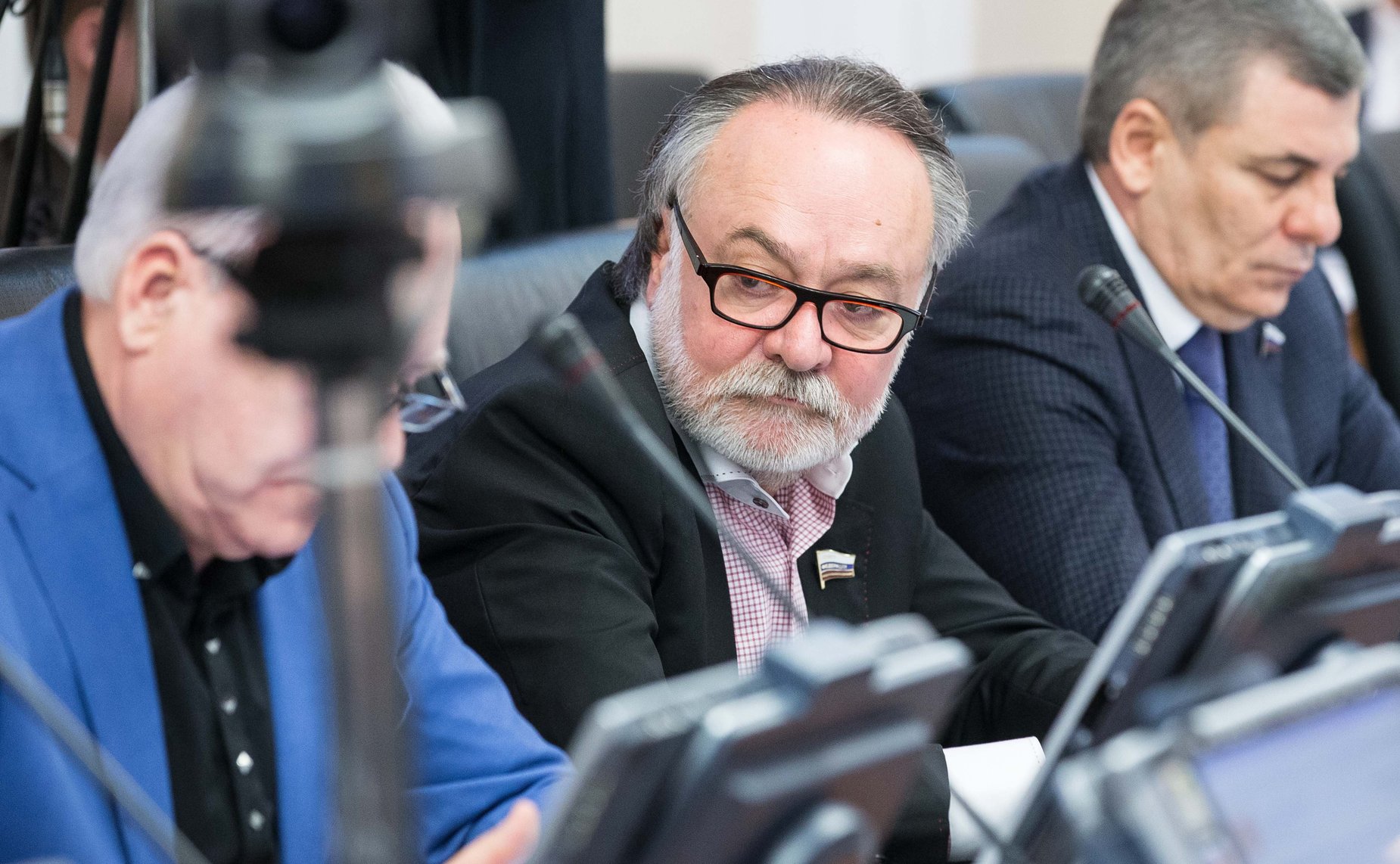 А. Тотоонов на заседании Комитета по международным делам