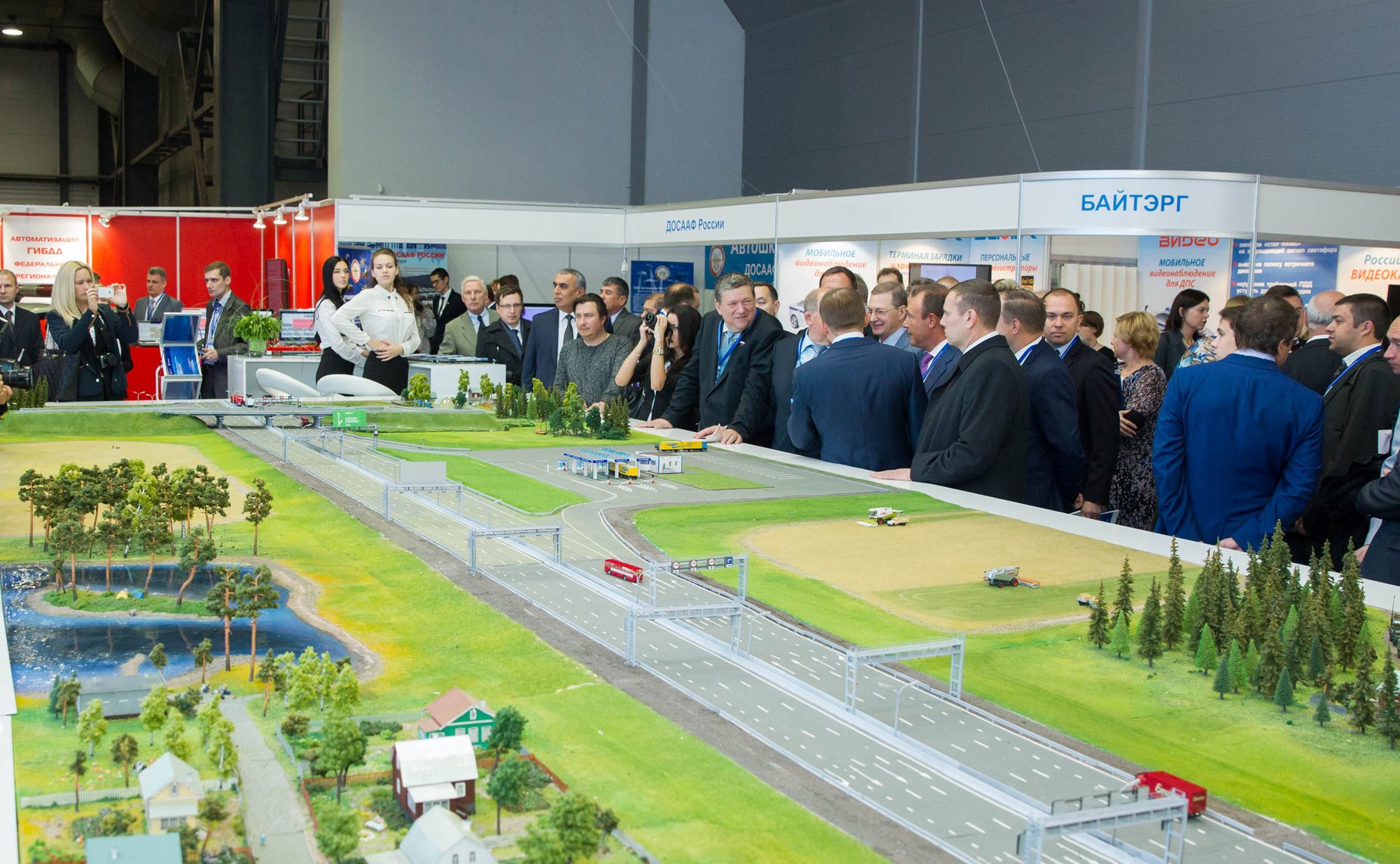 Форум безопасность на дорогах открытие выставки-8