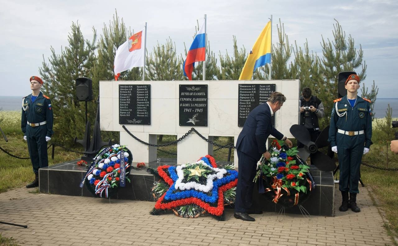 Герои России Юрий Воробьев и Александр Карелин встретились с российскими и белорусскими кадетами — участниками профориентационной школы «За безопасность!»