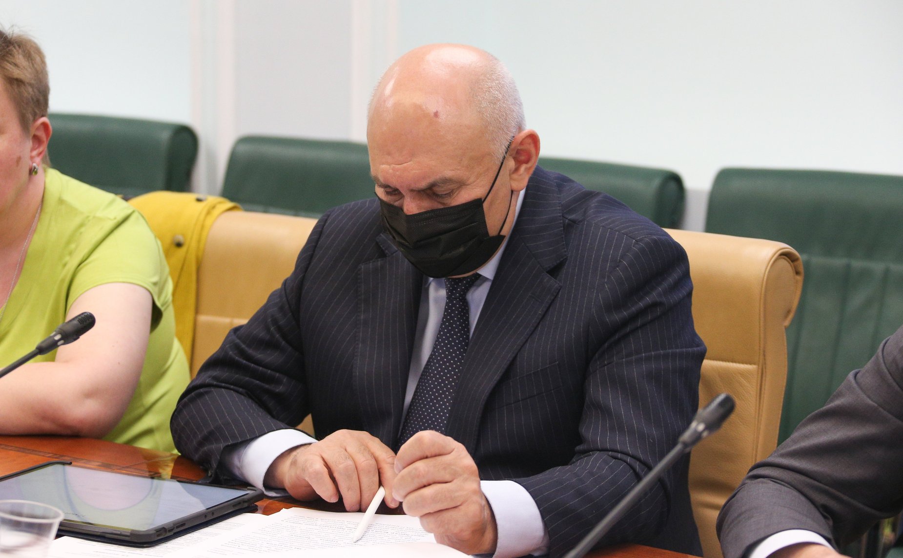 Круглый стол Комитета СФ по экономической политике совместно с Комитетами СФ по федеративному устройству, региональной политике, МСУ и делам Севера и по бюджету и финансовым рынкам